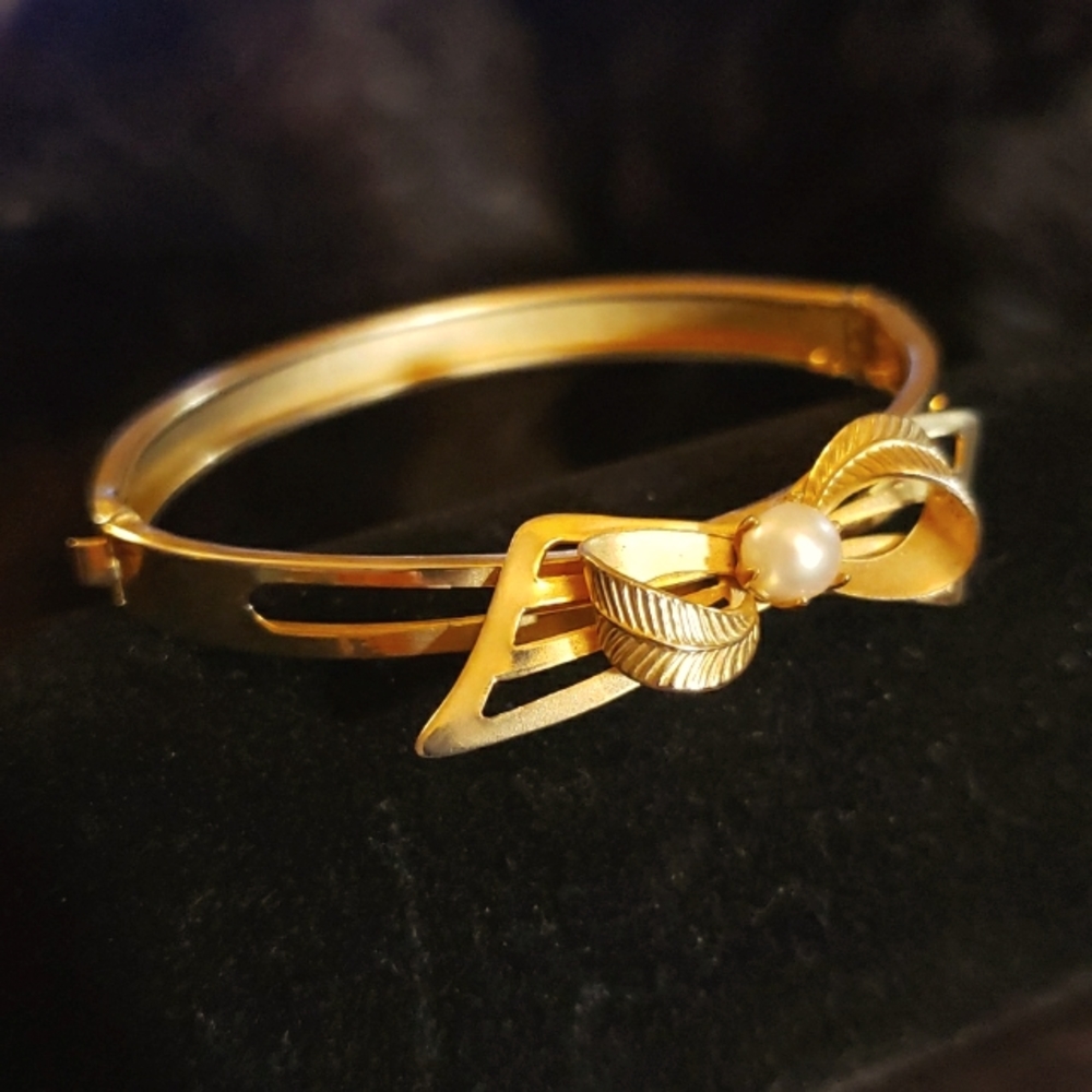 Victorian Revival Gold Plated Hinged Bracelet with Bow and Cultured Pearl - Picture 3 of 7